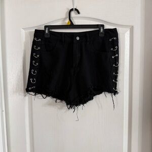 SHEIN Women’s Black Raw Hem Grunge Shorts Sz 12/14. MH-198